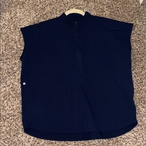 Figs Rafaela scrub top navy blue size medium